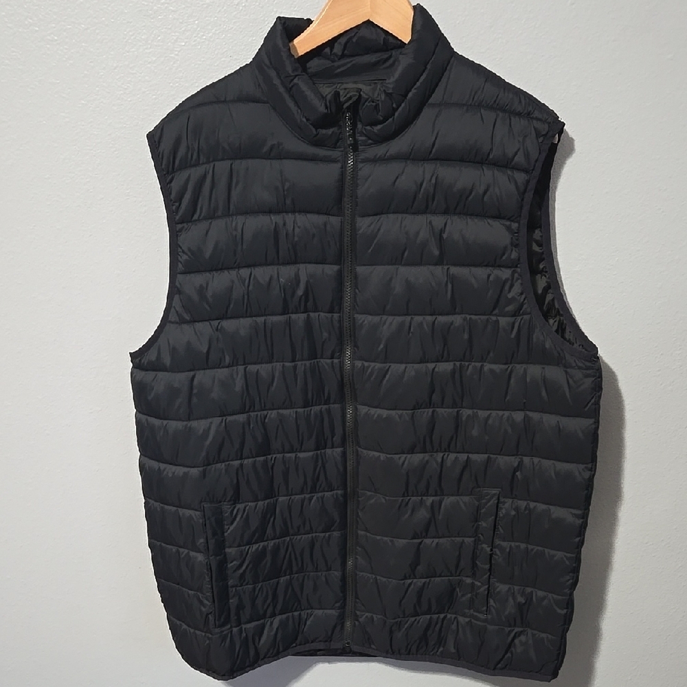 Men's Black Quilted Vest In Size Xl